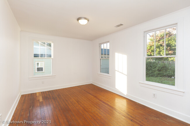 Photo - 1230 E 40th St House