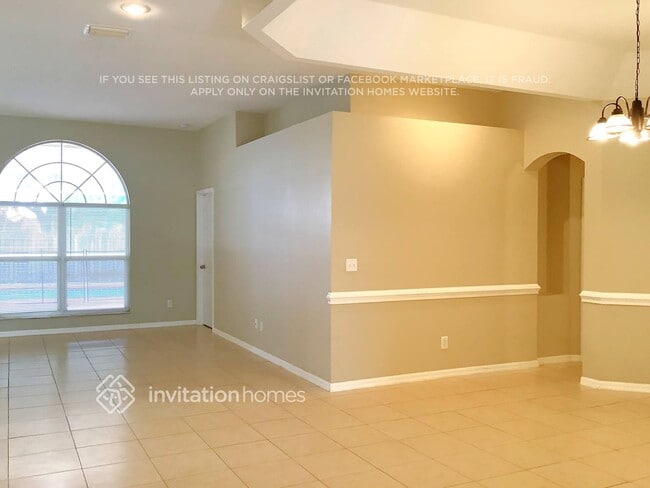 Photo - 704 Tuscanny St