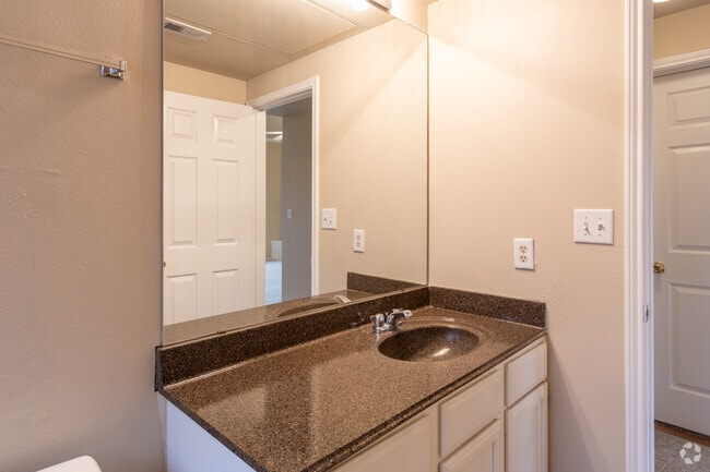 2BR, 2BA - 1142SF