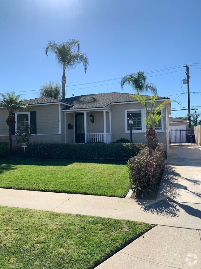 Building Photo - Lakewood 3 Bed Gorgeous House - New Paint ...