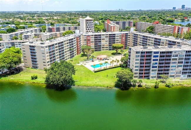 Building Photo - 1750 NE 191st St Unit 100-1