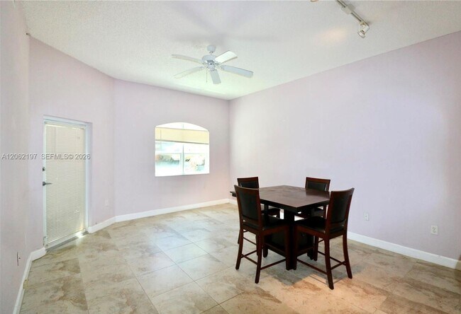 6001 SW 70th St Unit 117