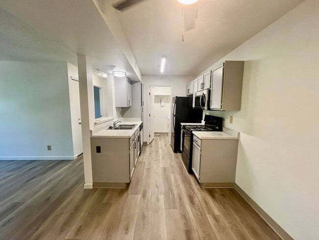 Photo - 1 bed 1 bath condo w/ in unit laundry ***$... Unit 205