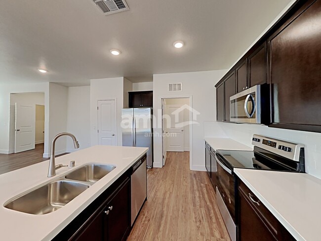 Photo - 2010 Tuch Wy