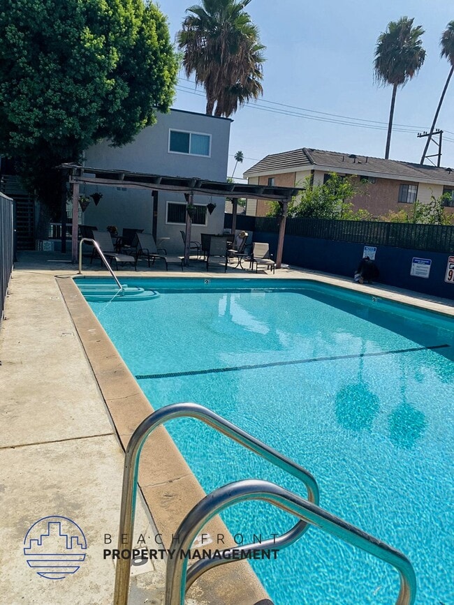 Photo - 325 S. Almansor