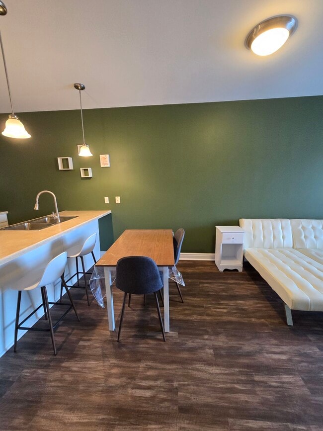 Photo - 5570 Centre Ave Unidad 203