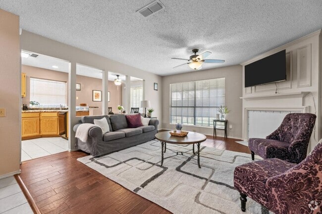 Building Photo - Stylish Fort Worth Home Near Chisholm Trail!