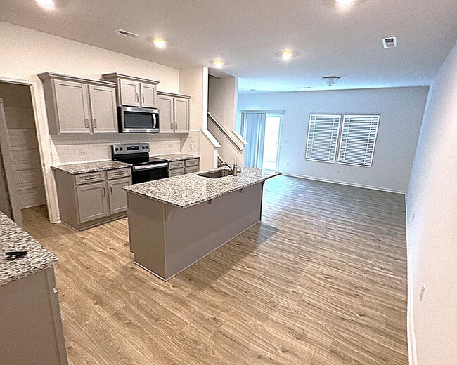 Photo - 3br 2.5 with 1 car garage Townhome communi...