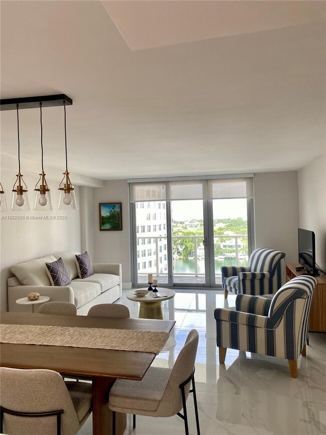 Building Photo - 5701 Collins Ave Unit 1203 Rental