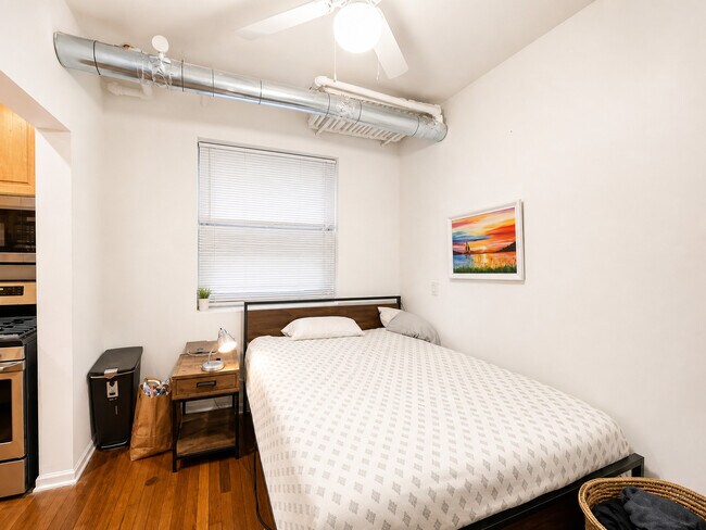 Photo - 677.5 W Wrightwood Ave Unit GDN