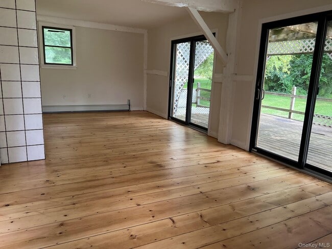 Photo - 121 E Hook Cross Rd