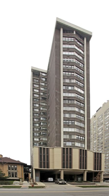 Building Photo - 6325 N Sheridan Rd