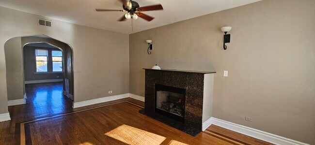 Photo - 48 N Menard Ave Unidad 3B