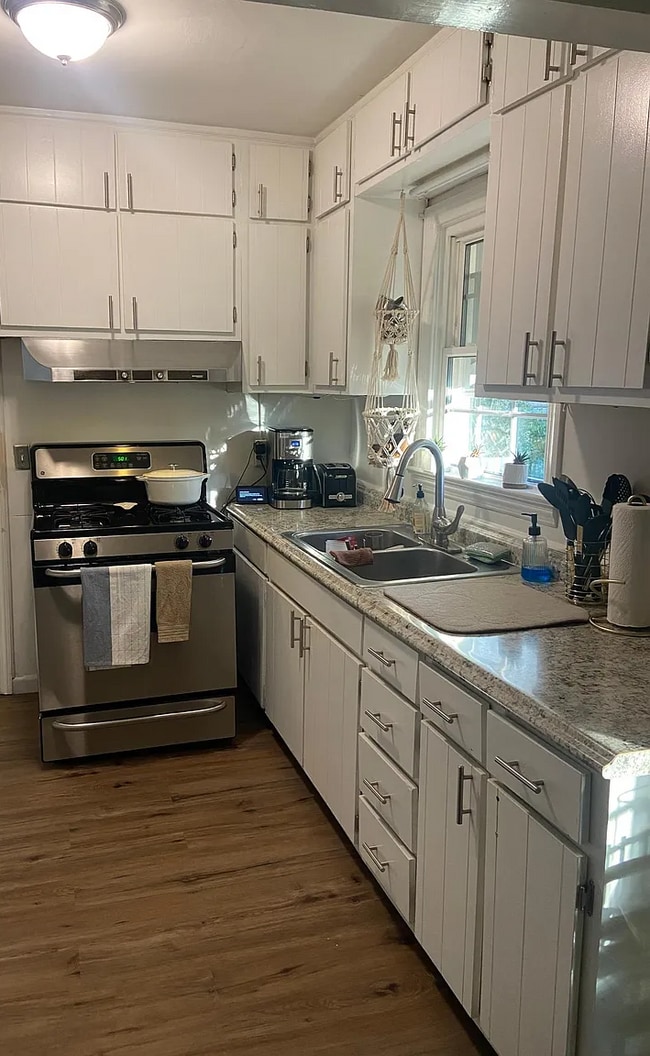 Photo - 1740 Crestridge Dr SE