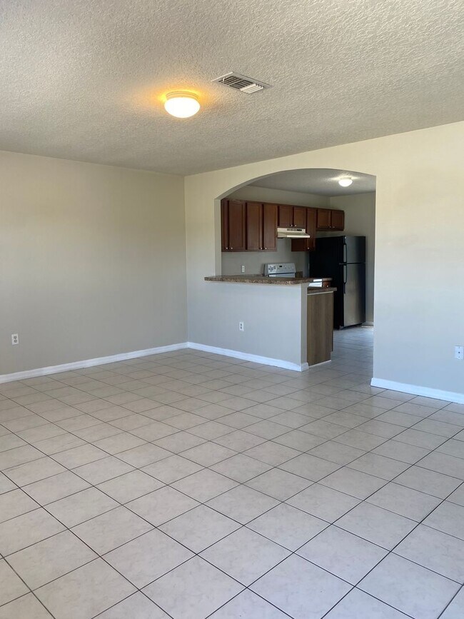 Photo - 3 Bedroom, 1 bathroom Duplex Winter Haven!