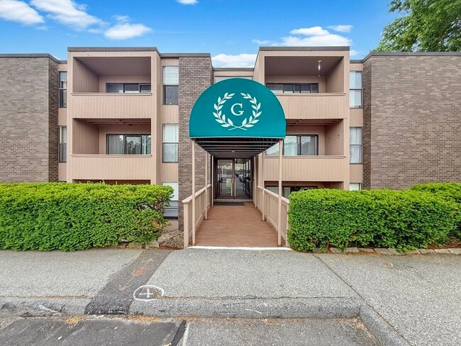 Building Photo - 22 Shrewsbury Green Dr Unit I