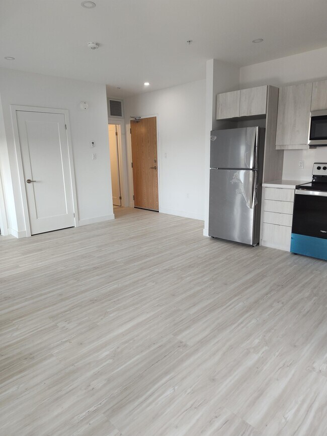 Photo - 408 Dundas St S