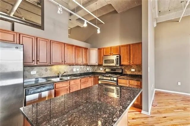 Photo - 2107 Grand Blvd Unit Western Auto 604