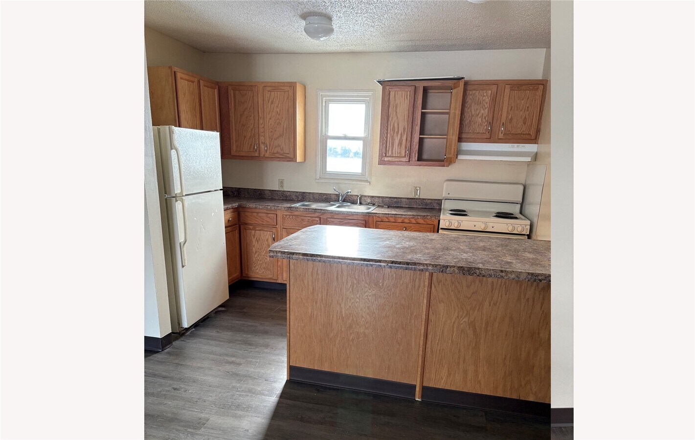 Photo - 631 W Sycamore St