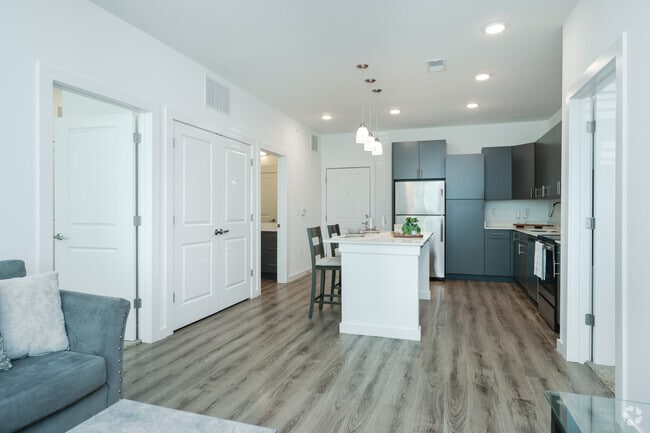 2BR, 2BA - 907SF
