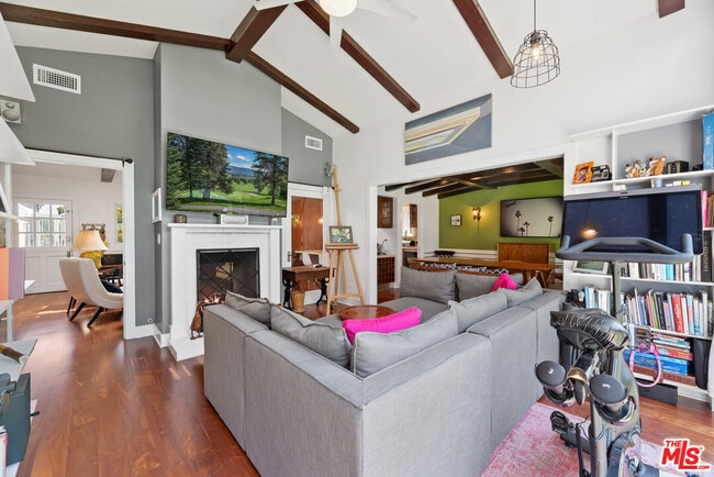 Photo - 10521 Cushdon Ave