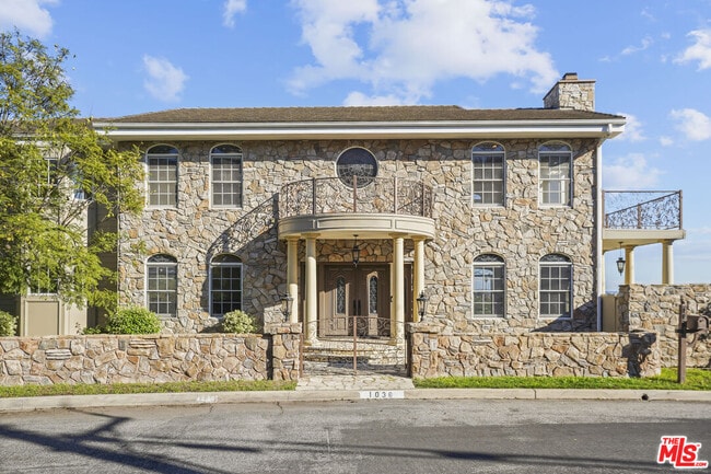 Building Photo - 1036 El Medio Ave