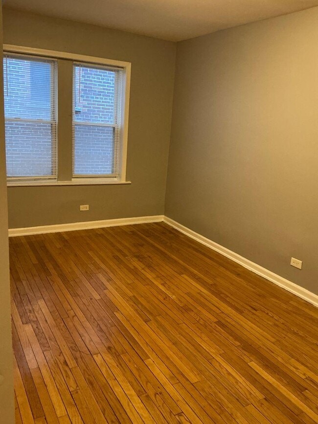 Building Photo - 2 bedroom in Chicago IL 60620 Unit 2B
