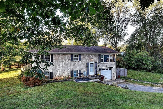 Photo - 4011 W Englewood Blvd