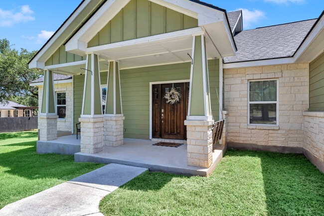 Photo - 113 Winding Oak Dr