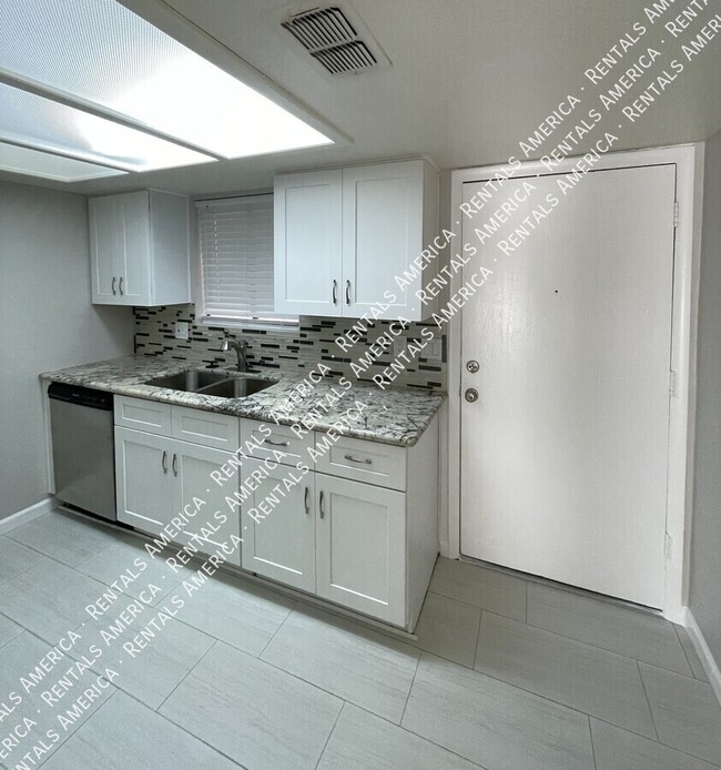 Building Photo - 3131 W Cochise Dr Rental