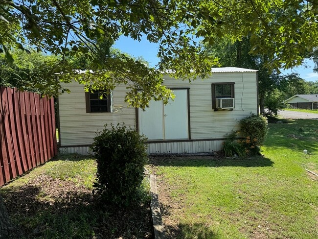 Photo - 901 4th Ave NE