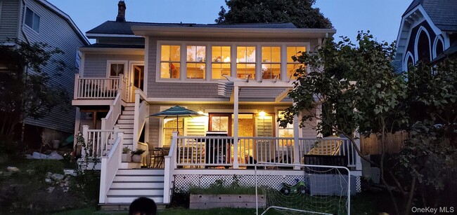 Building Photo - 39 Point St Rental