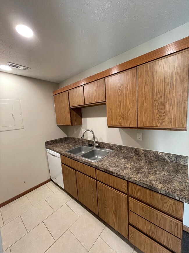 Photo - 5100 Emerald Dr Unit 03