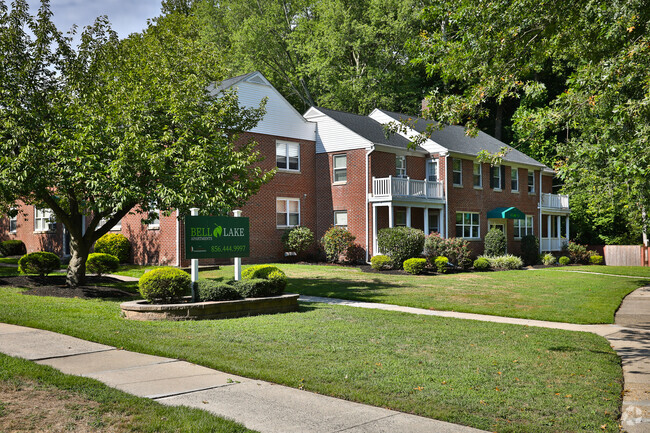 Building Photo - Bell Lake Apartments