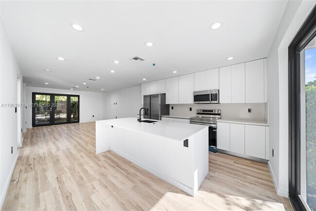 Photo - 11 NE 51st St