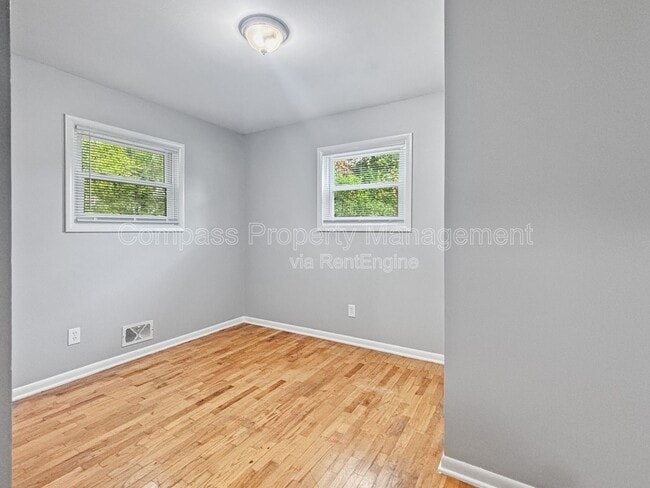 Photo - 2355 Ansonia Ave SW
