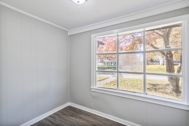 Photo - 611 E Main St