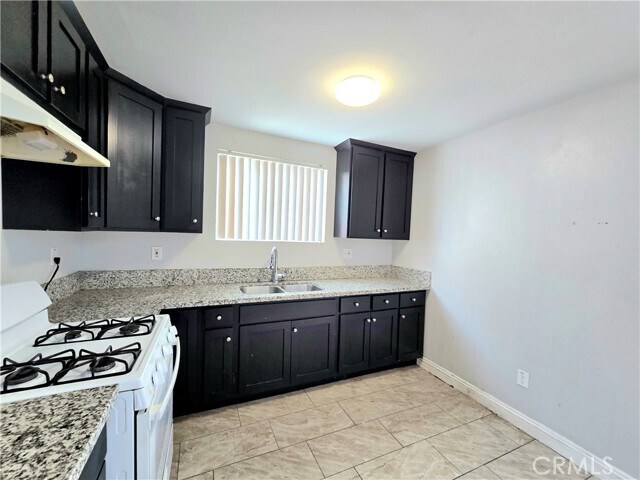 Photo - 715 W 58th St Townhome