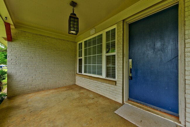 Photo - 1723 Churchill Way