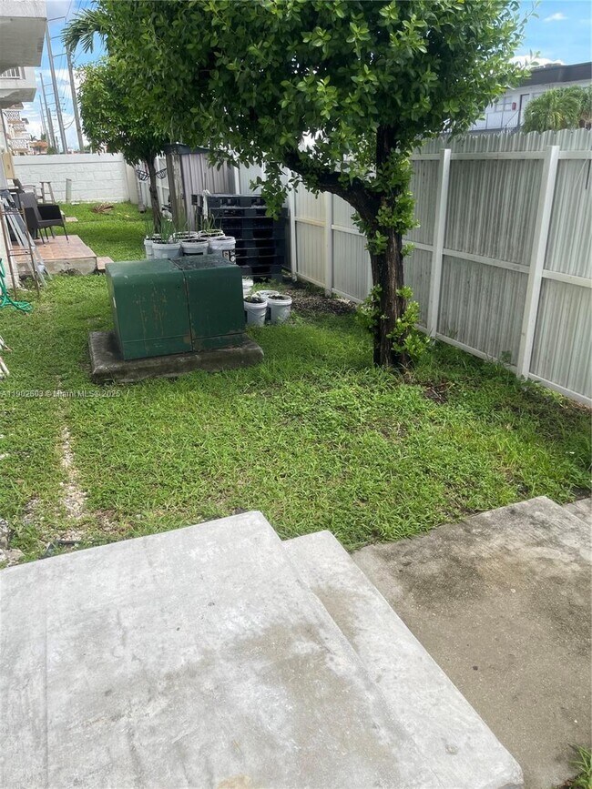 Photo - 1370 W 30th St