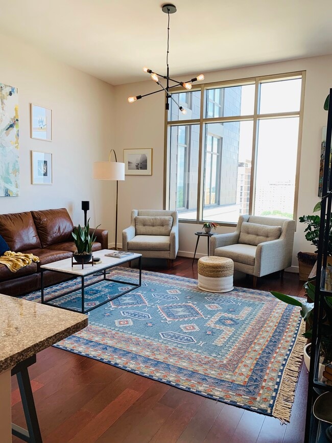 Building Photo - 565 Peachtree St NE Unit 1707 Rental