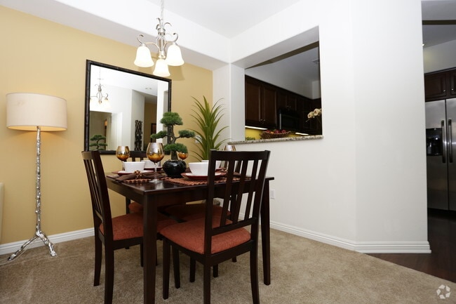 1 Bedroom Dining Room