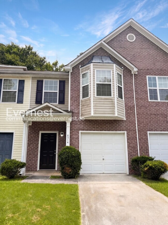 Building Photo - 3 Bed, 2 Bath Home with Garage / Pet-Friendly / Available Now!