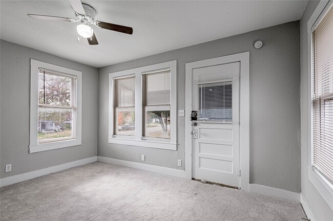 200 W Caroline St