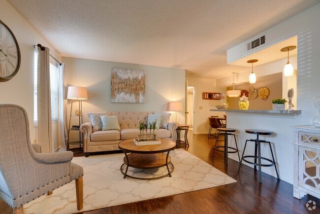 2BR,2BA - 1,063SF