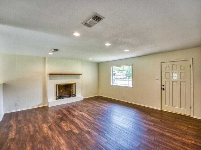 Photo - 207 McGee Trail