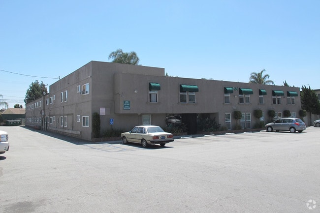 Building Photo - The Lakewood Apartments