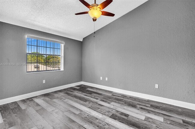 2803 N Oakland Forest Dr Unidad 206