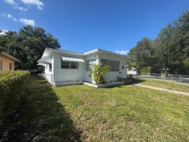 Photo - 1100 NW 71st St Unit #2