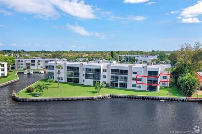 Building Photo - 1950 SW Palm City Rd Unit 1-201 Rental